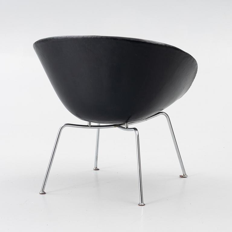 Arne Jacobsen, fåtölj, "The Pot", Fritz Hansen, Danmark, 1900-talets andra hälft.