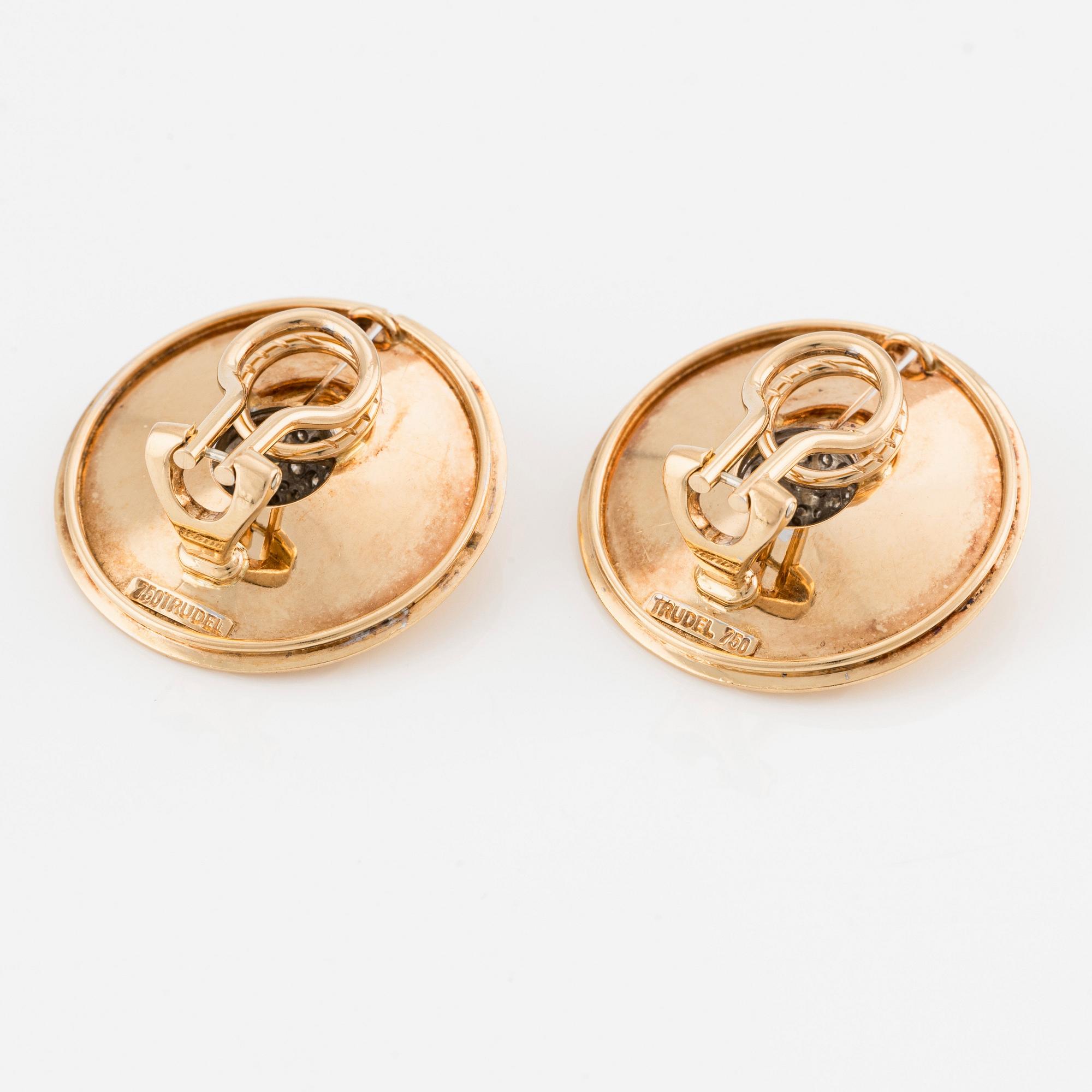 A pair of 18K gold Trudel earrings set with round brilliant-cut diamonds.