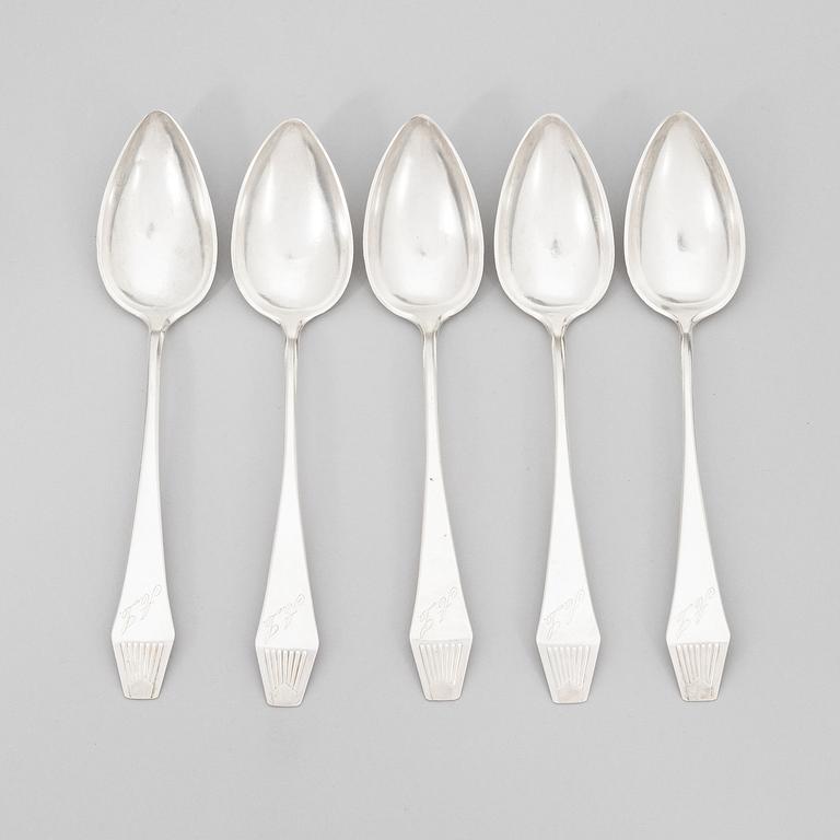 A 31-piece set of 'Suomi' silver cutlery, 12 with a special mark, and five similar dinner spoons, Finland 1912-91.