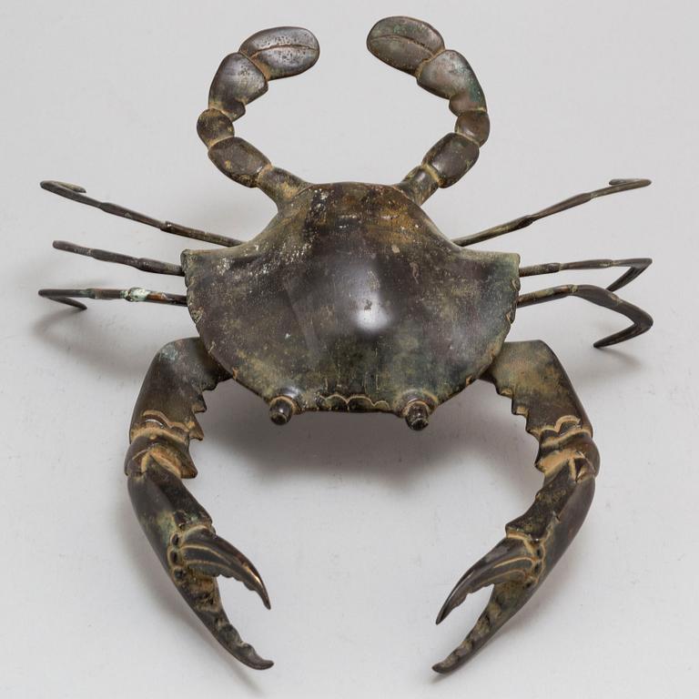 A chinese bronze sculpture of a crab, 20th Century.
