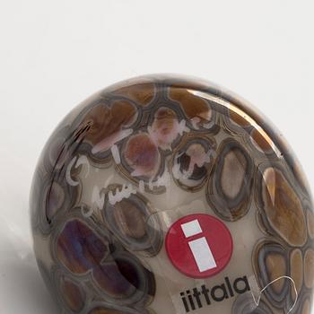 Oiva Toikka, A set of three glass birds 'Small Goldcrest' signed O. Toikka Nuutajärvi.