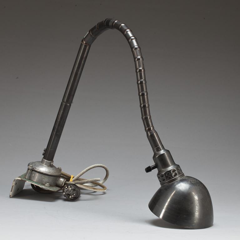 BORDSLAMPA, Industrilampa Brottby Mek Verkstads A B Mölndal 1900-talets första hälft.