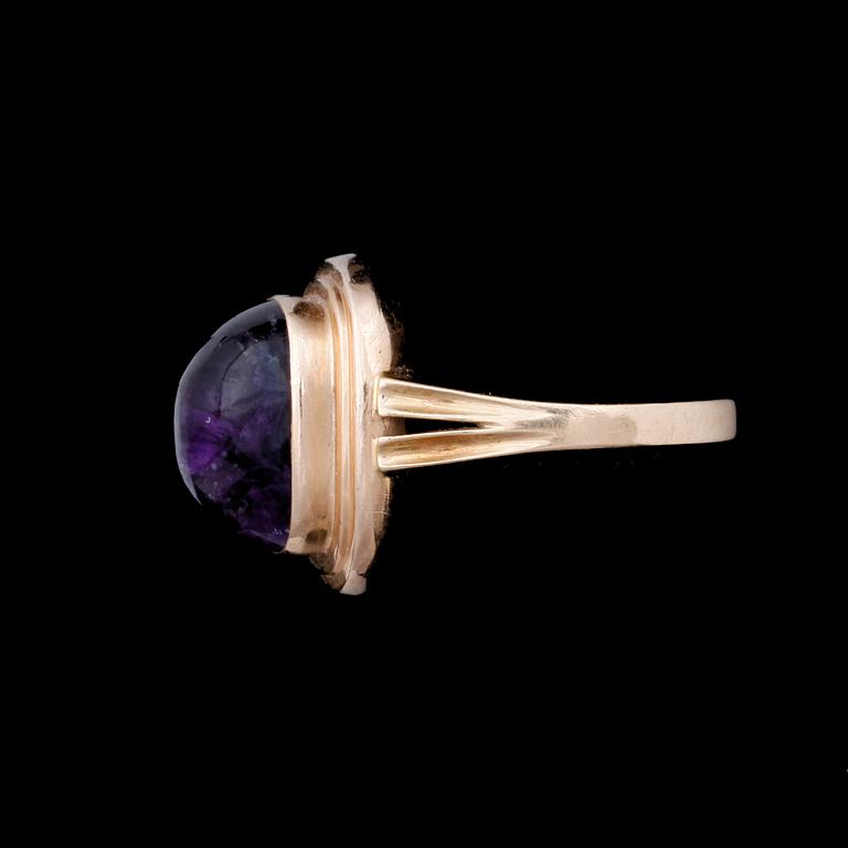 RING, guld 18k, ametist, svenska importstämplar. Vikt ca 6 g.