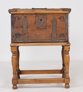 KISTA PÅ BENSTÄLLNING, barock/barockstil.