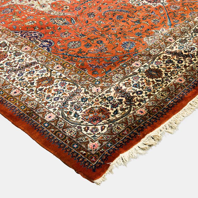 Carpet, Tabriz, old, c. 440 x 280 cm.