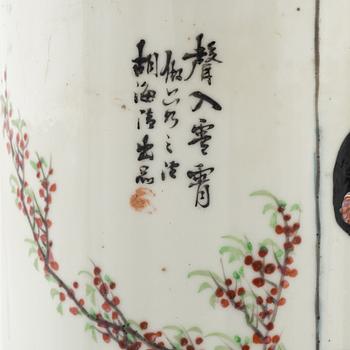 Vaser, två stycken, porslin. Kina, 1900-tal.