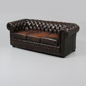 SOFFA, Chesterfieldmodell, England, 1900-talets andra hälft.