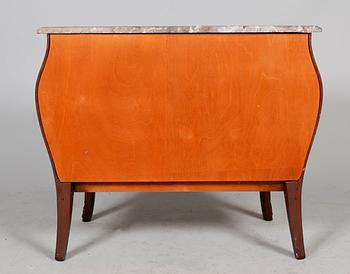 BYRÅ, rokokostil, 1900-talets andra hälft.