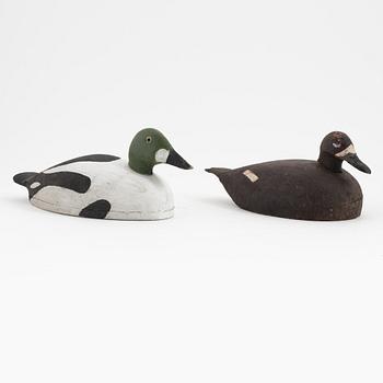 Two wooden decoy ducks, 20th Century.