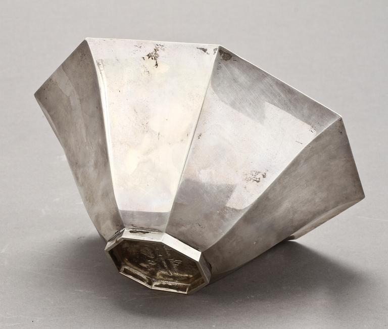 SKÅL, silver, Wiwen Nilsson, Lund, 1950. Vikt 170 gram.