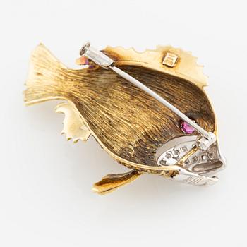 Brooch, Uno A Erre, fish, 18K gold with diamonds and ruby, Italy.