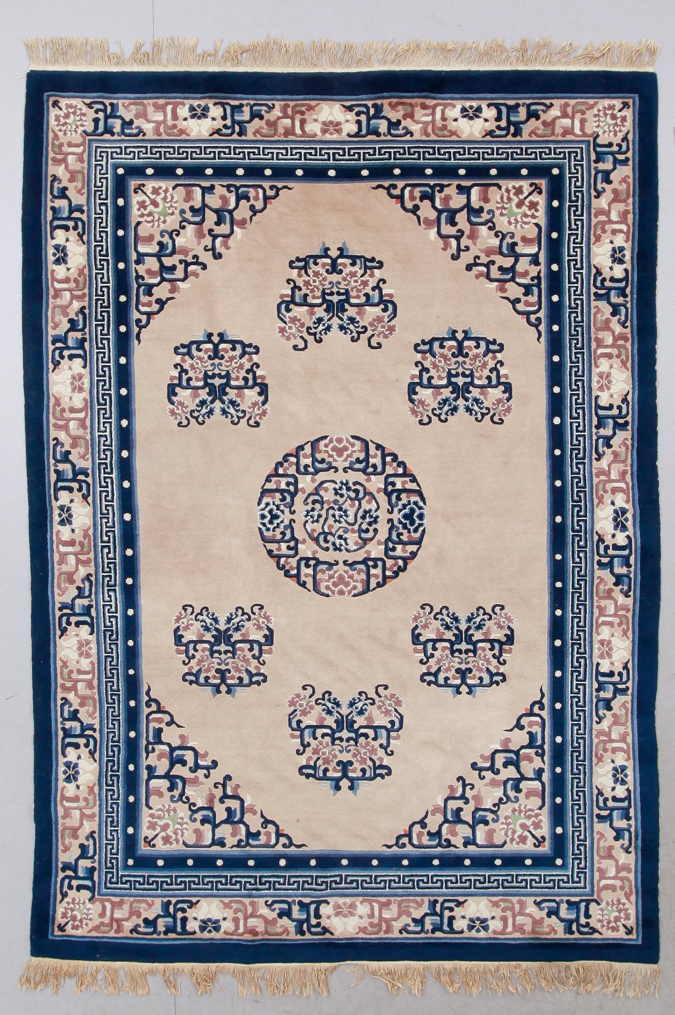 MATTA, Kina. Ca 245 x 175 cm.