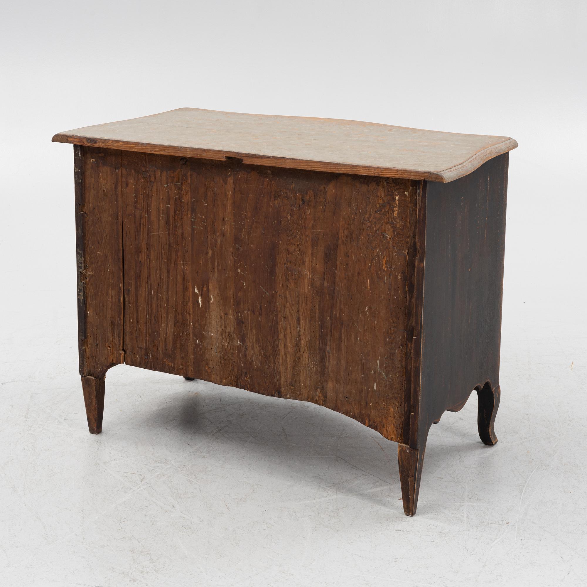 A late Baroque chest of drawers, 18th century.