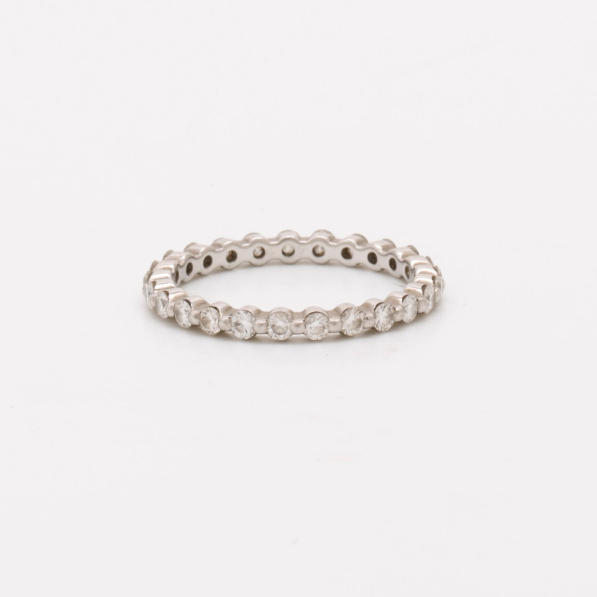 Full eternity band, platinum, 25 brilliant-cut diamonds 0.98 ct F-G VS1-2, James Allen ref 235044.