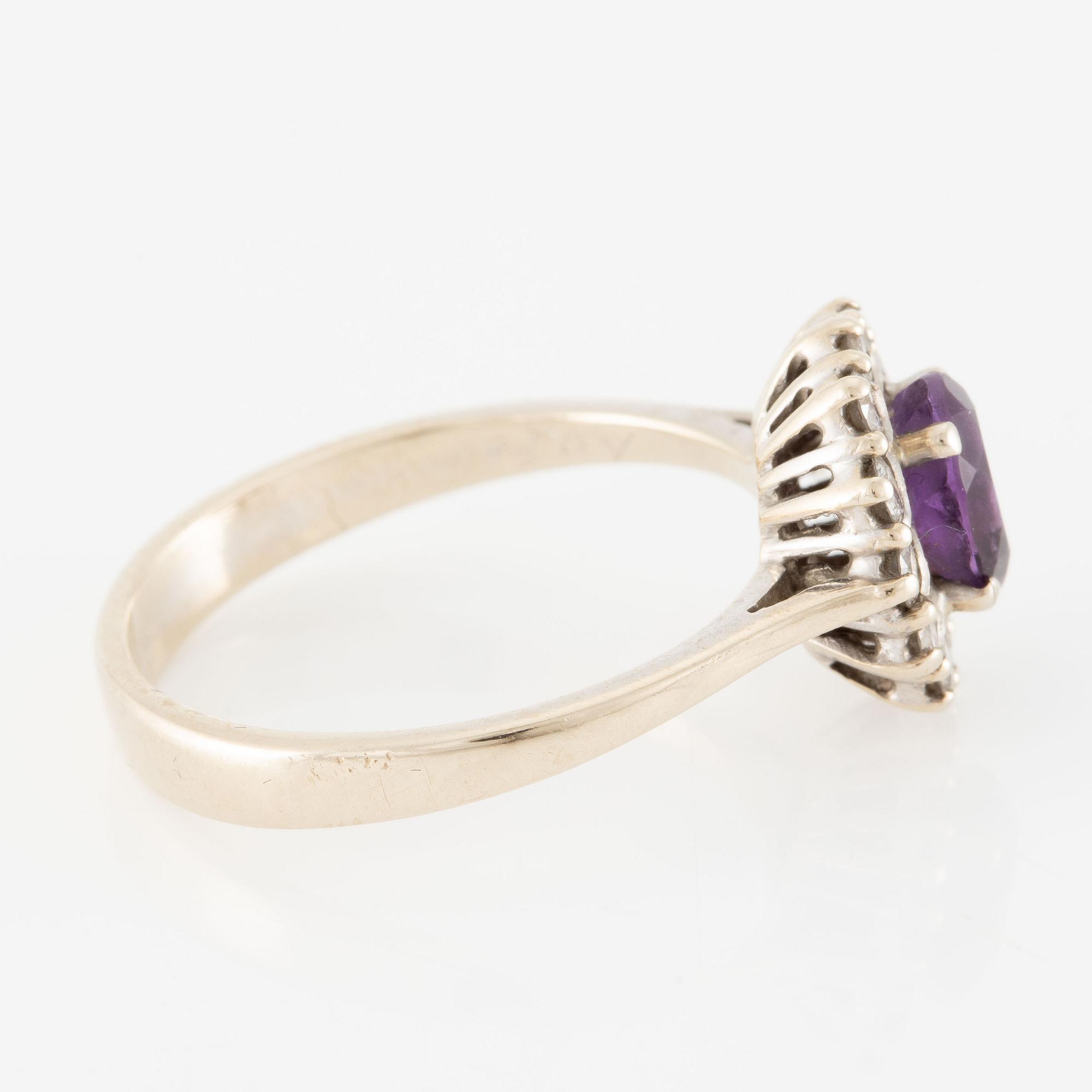 Ring, carmosé, 18K white gold with amethyst and brilliant-cut diamonds.