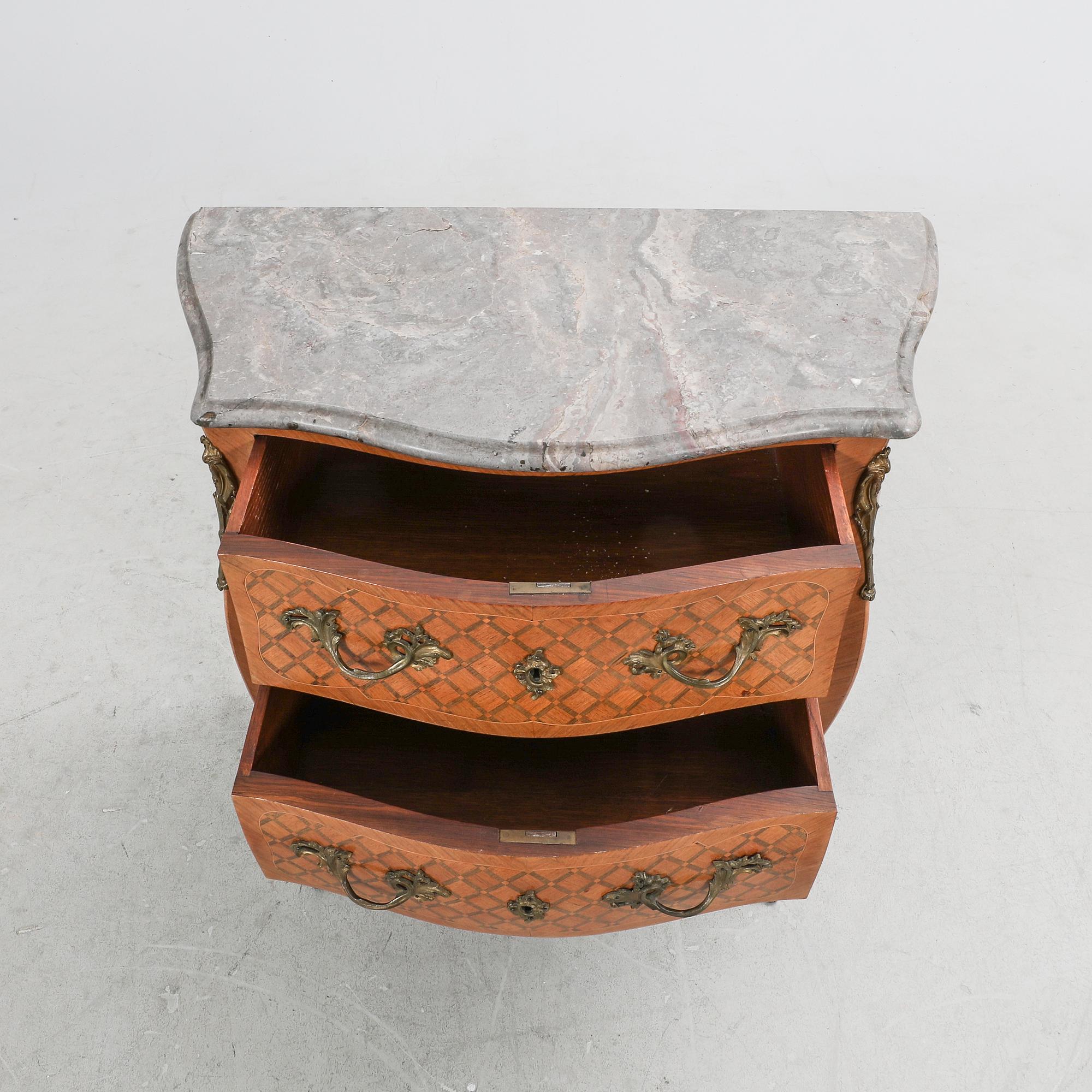 Byrå, Louis XV stil 1900-talets första hälft.