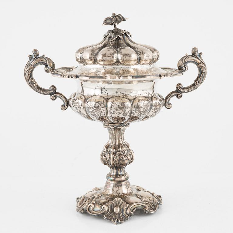 Gustaf Möllenborg, sockerskål, silver, Stockholm, 1860.