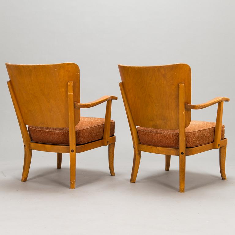 Einari Kyöstilä, karmstolar, ett par, Oy Stockmann Ab, Kervo Snickerifabrik, 1940-tal.