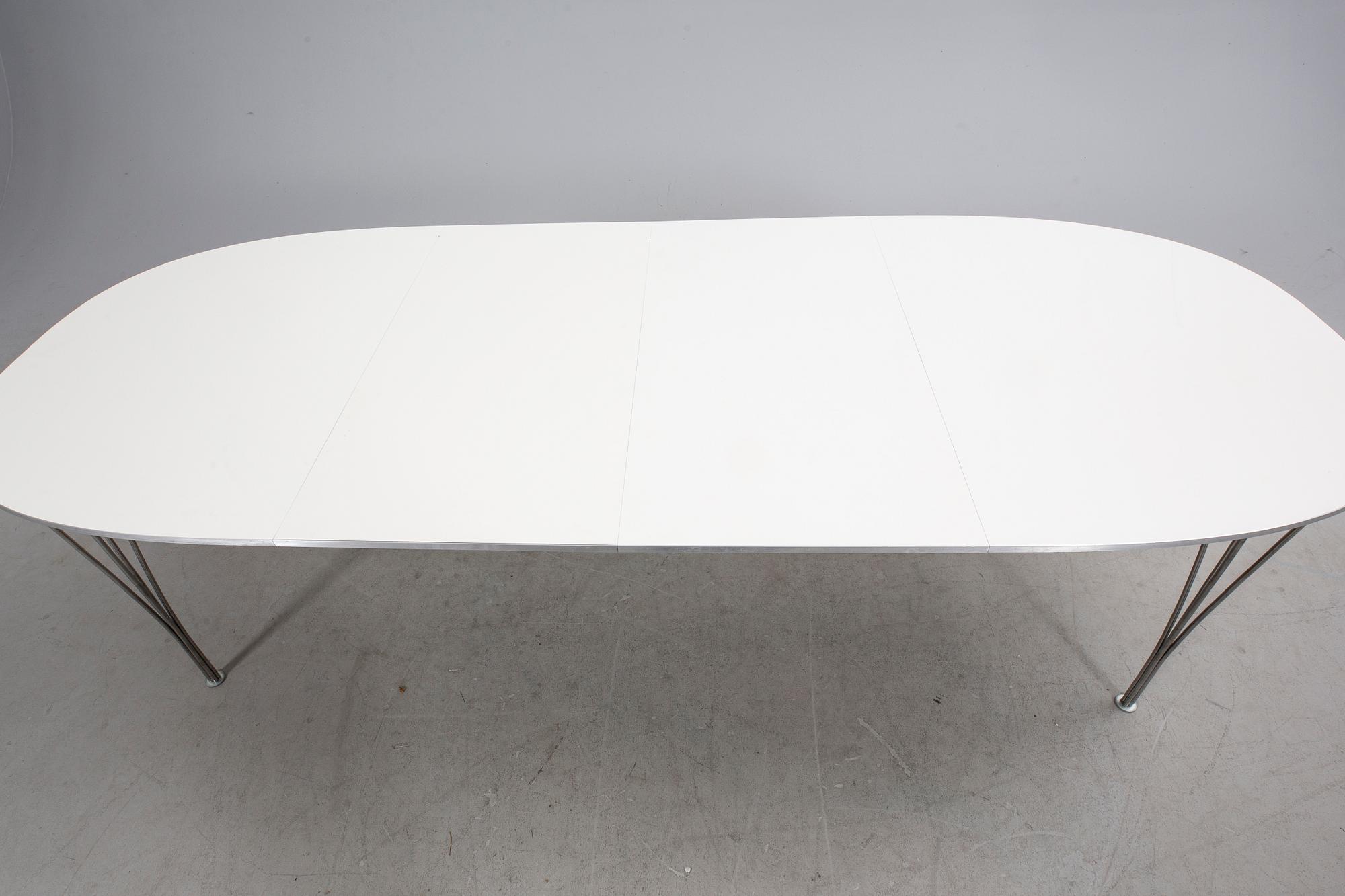 Bruno Mathsson & Piet Hein matbord "Superelips" för Fritz Hansen.