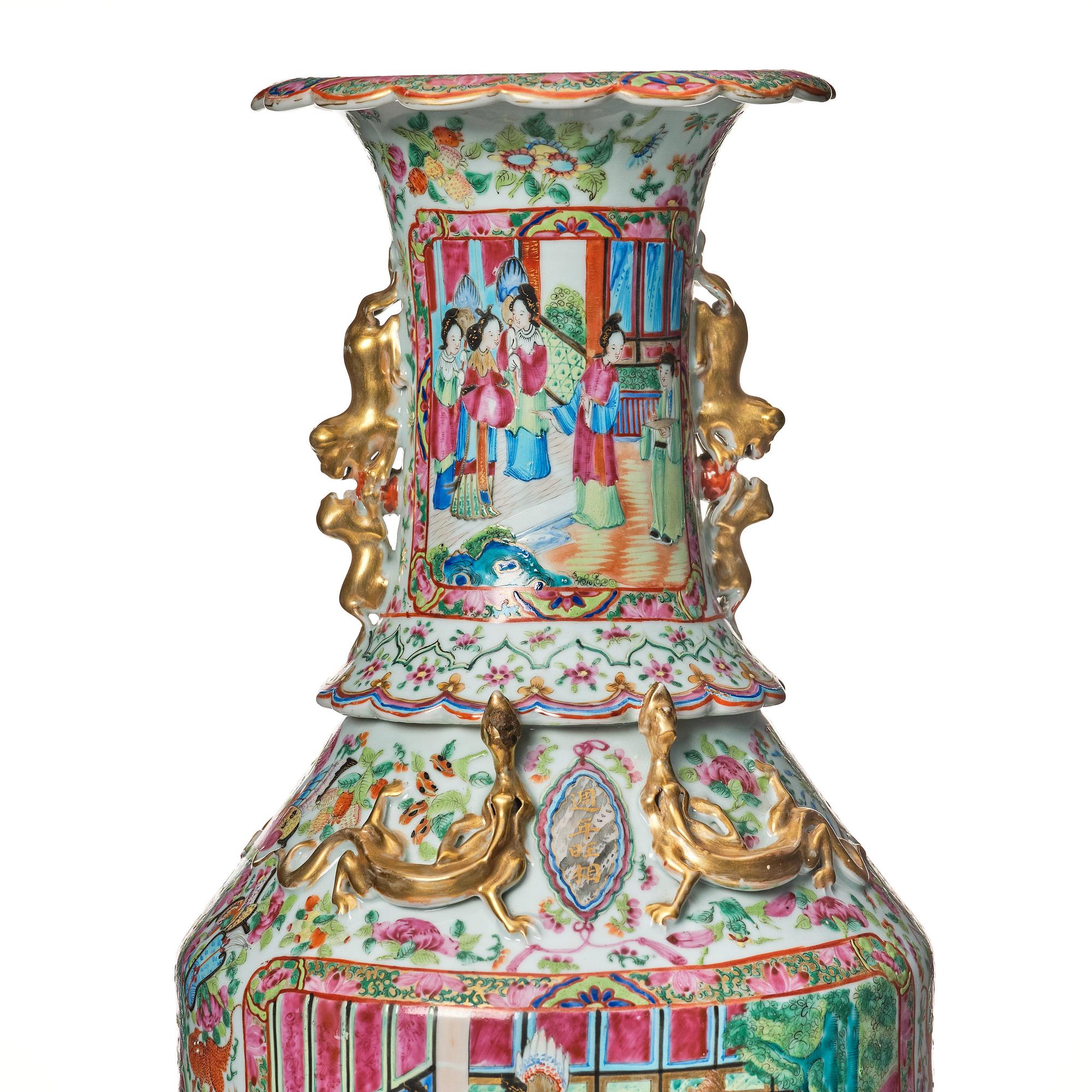 A large Canton famille rose vase, Qing dynasty, 19th Century.