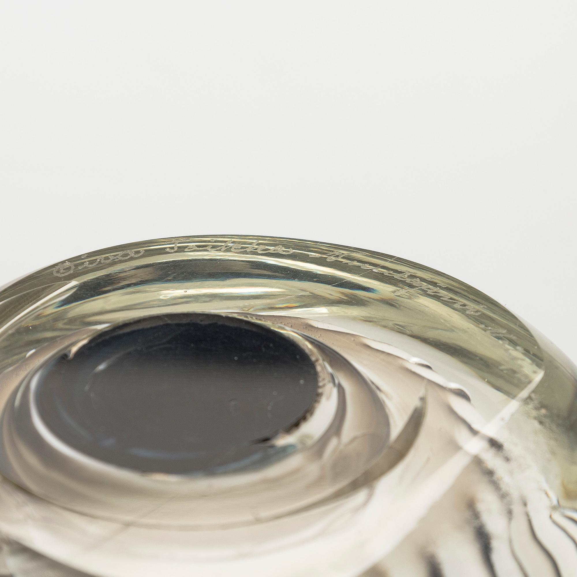 Oiva Toikka, a glass paper weight, / sculpture. signed Oiva Toikka Nuutajärvi Notsjö.