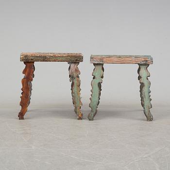 PALLAR, två stycken, allmoge, furu, 1800-tal.
