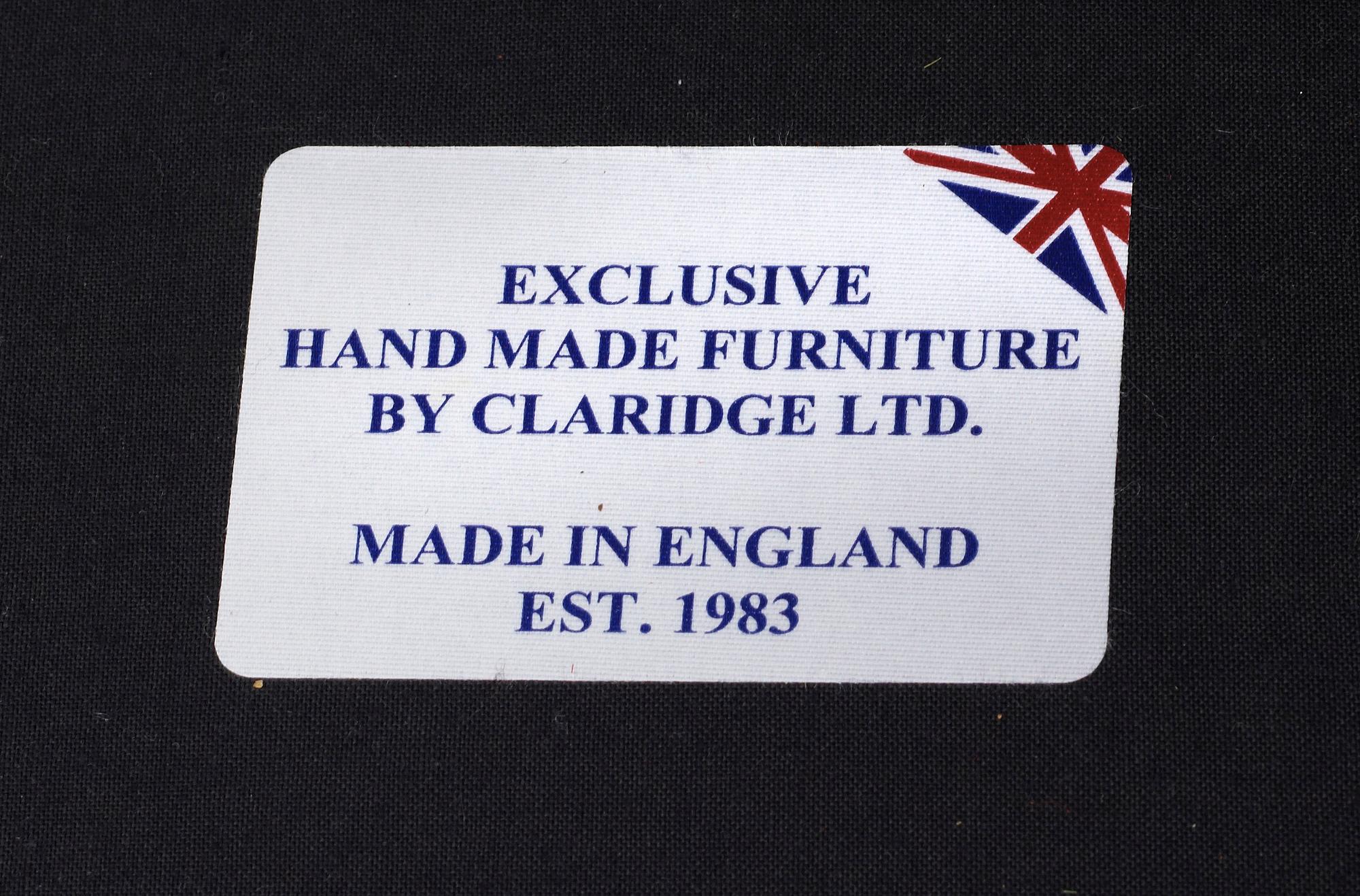 SOFFA OCH FÅTÖLJ, s.k. chesterfieldmodell, Claridge, England, 2000-tal.