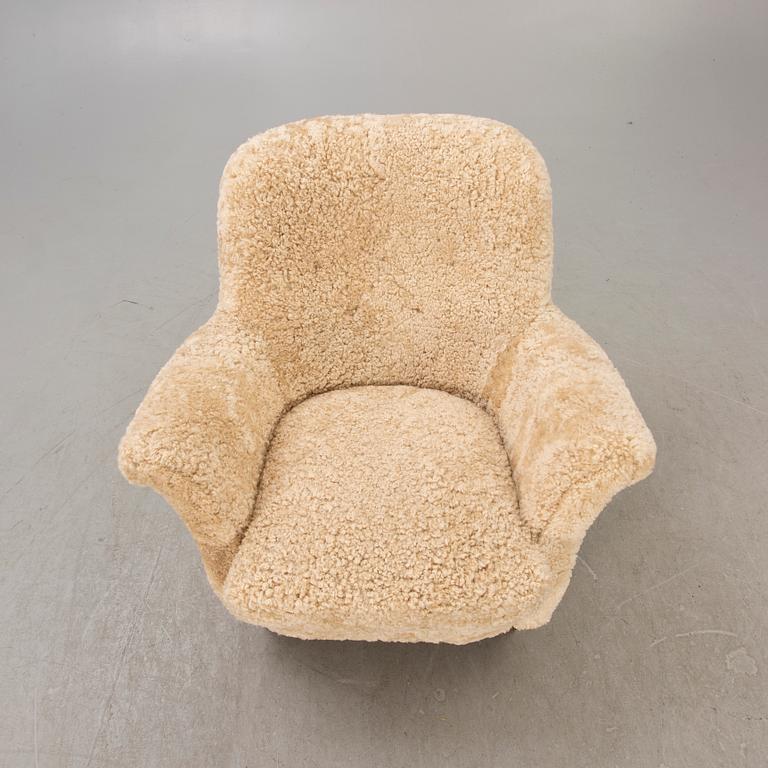 A 1950/60s easy chair.