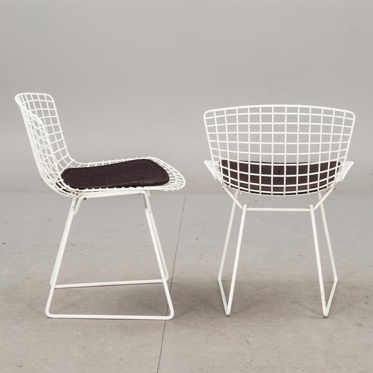 STOLAR, ett par, "Sidechair", Harry Bertoia, Knoll International, etikettmärkta.