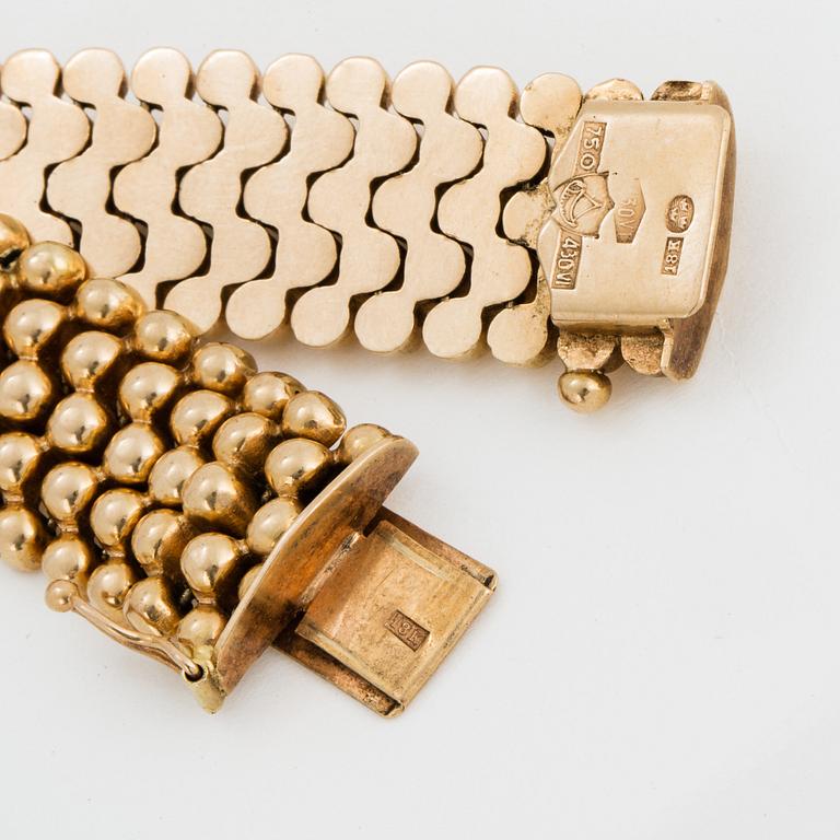 18K gold bracelet.