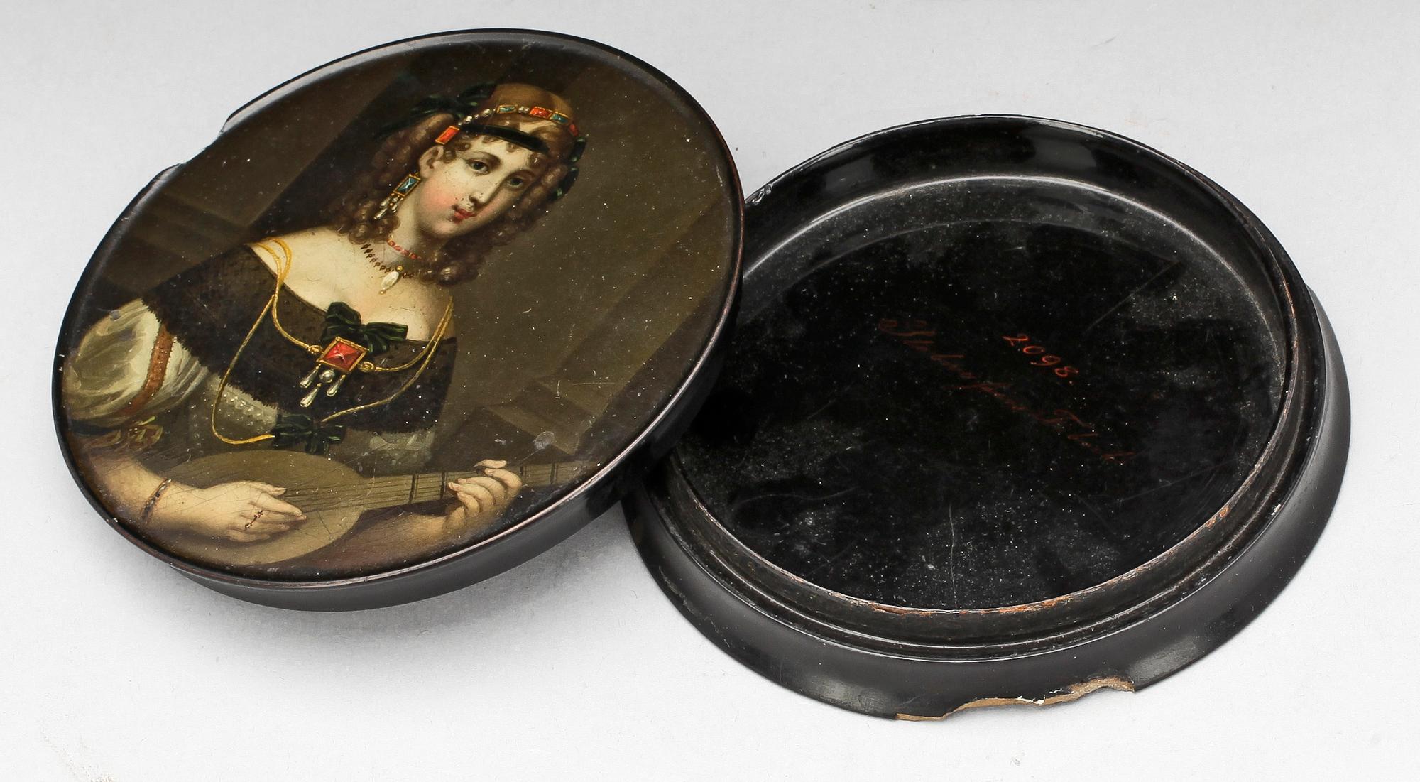 DOSA MED LOCK, lack, 1800-tal.