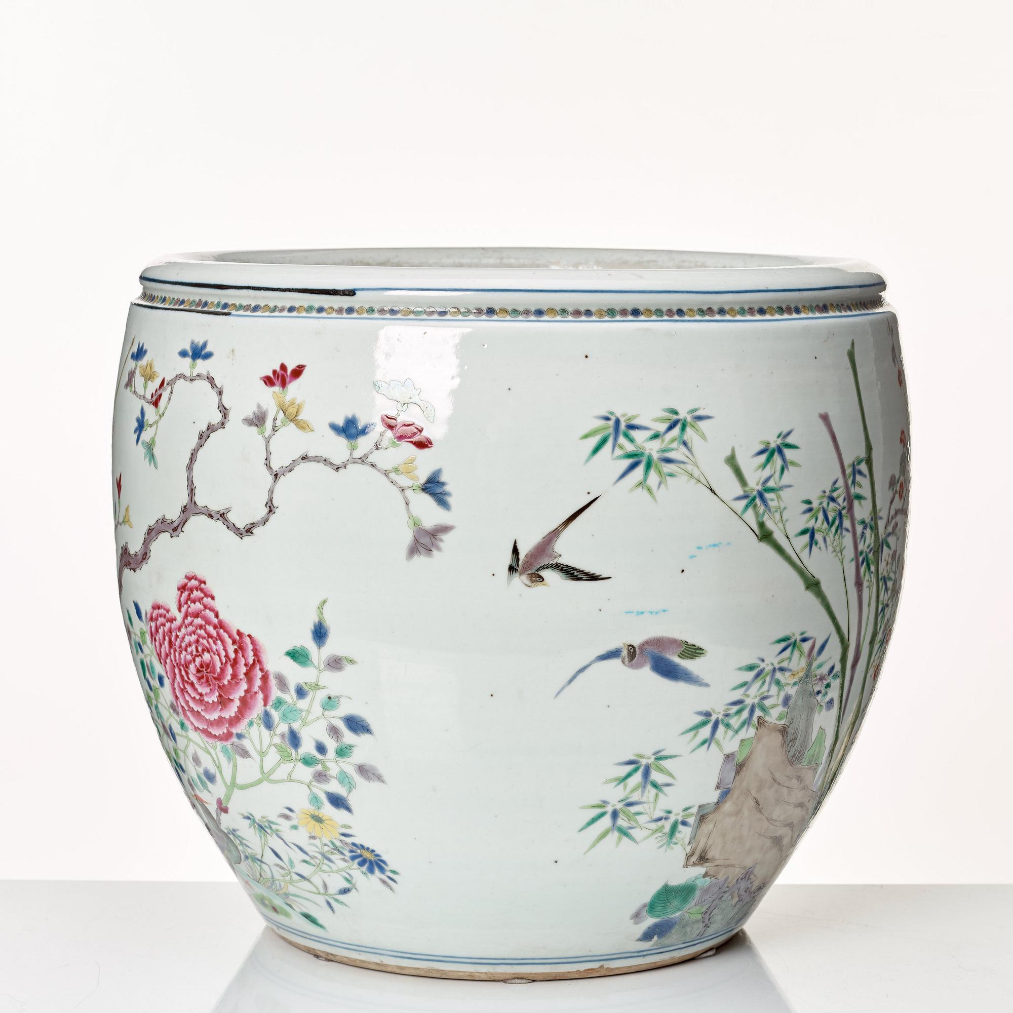 A large famille rose fish bowl, late Qing dynasty, circa 1900.