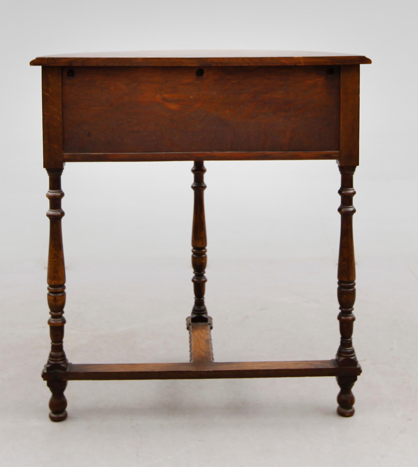 VÄGGBORD, 1900-talets mitt.