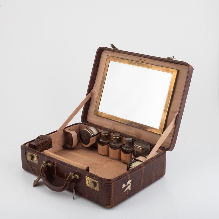 A travel toiletries set, 1920's/30's.