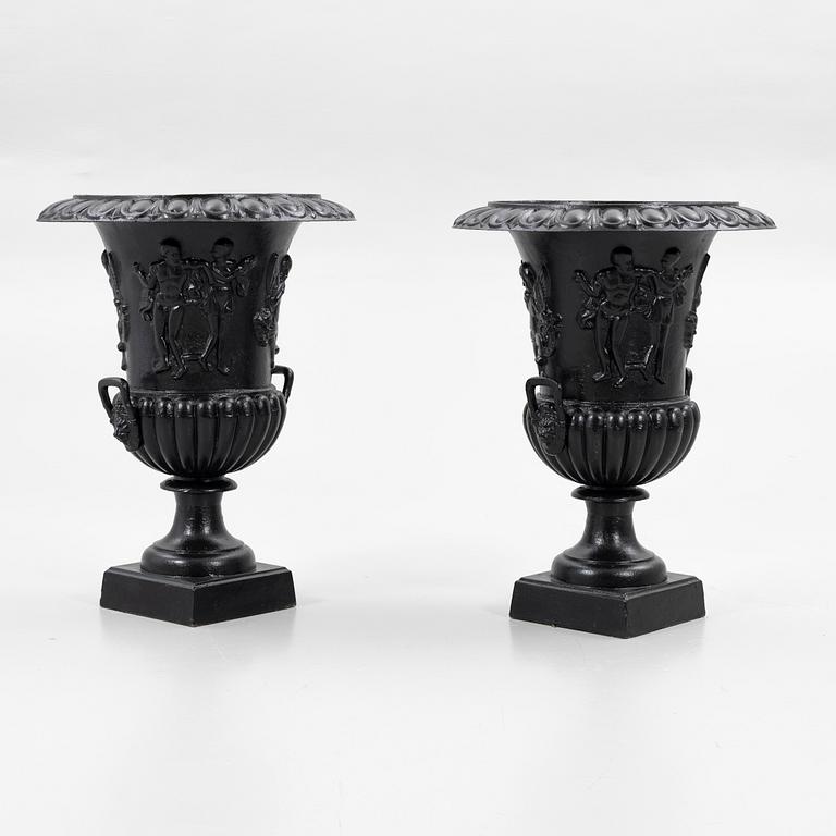 Garden urns, a pair, 20th century.