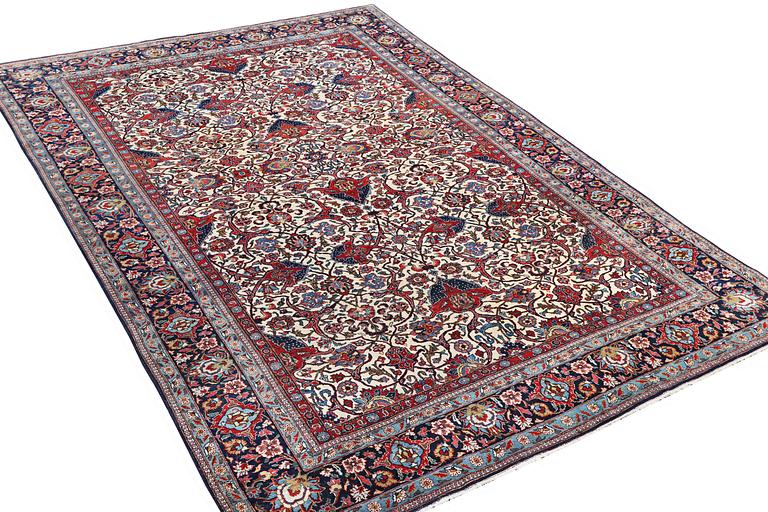 A Kashan Dabir carpet, c. 319 x 212 cm.