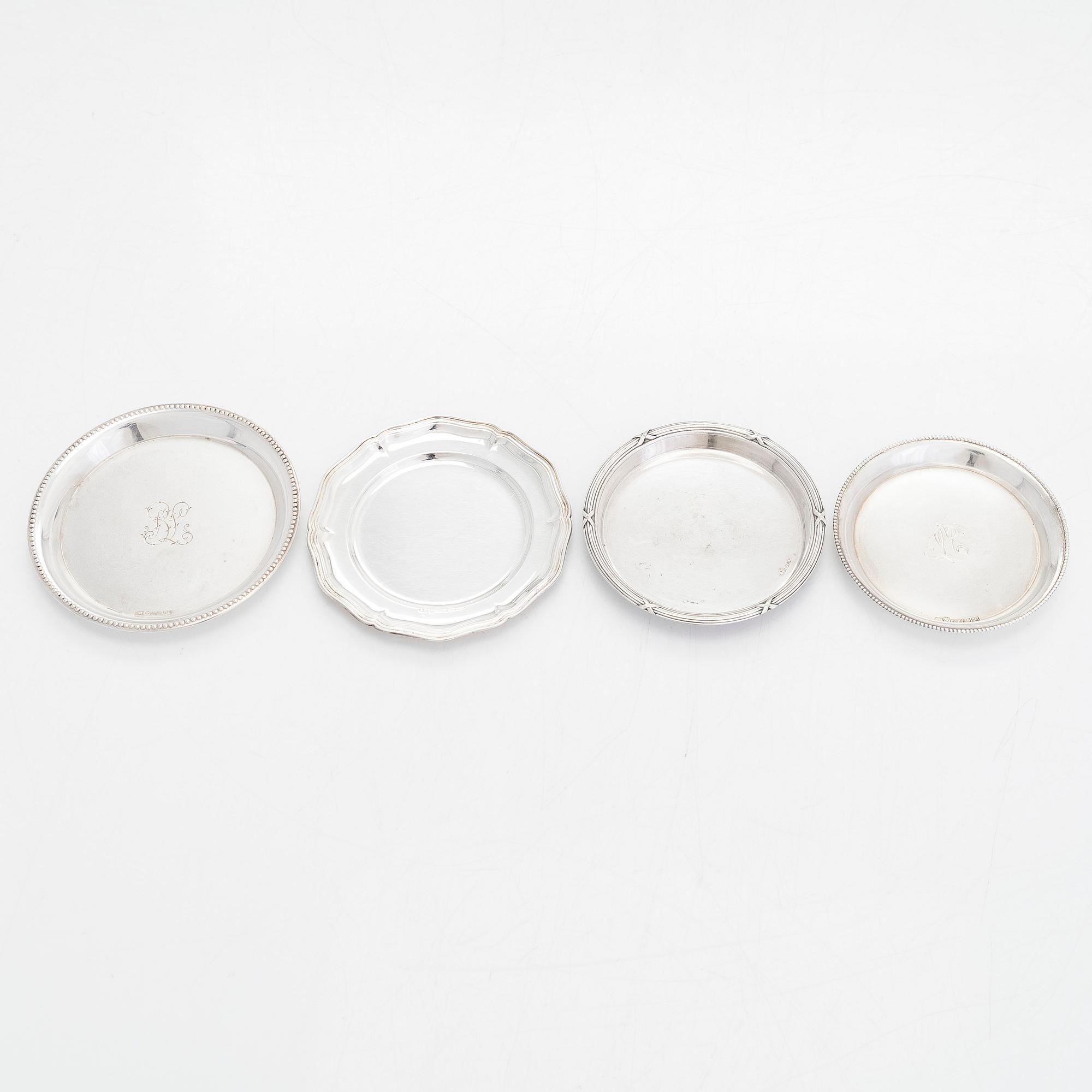 Bägare, 6 st, och glasunderlägg, 13 st, silver, Tavastehus, Åbo och Helsingfors och 1926-48.