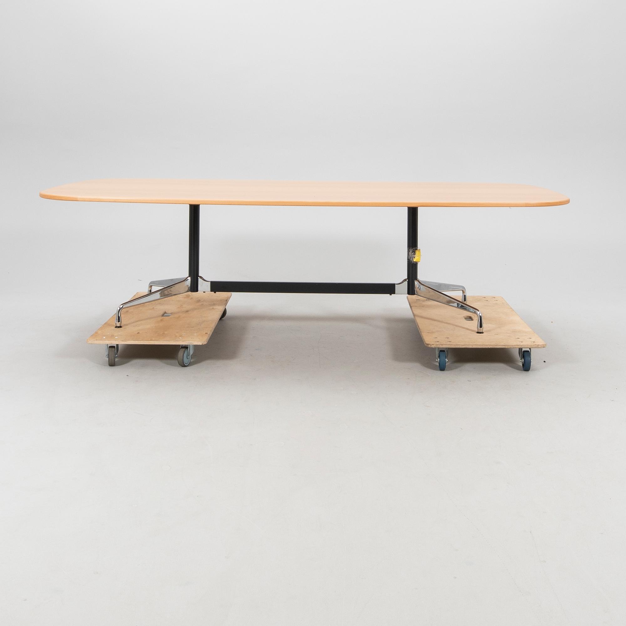 Charles & Ray Eames, bord "Segmented table" Vitra 2014.