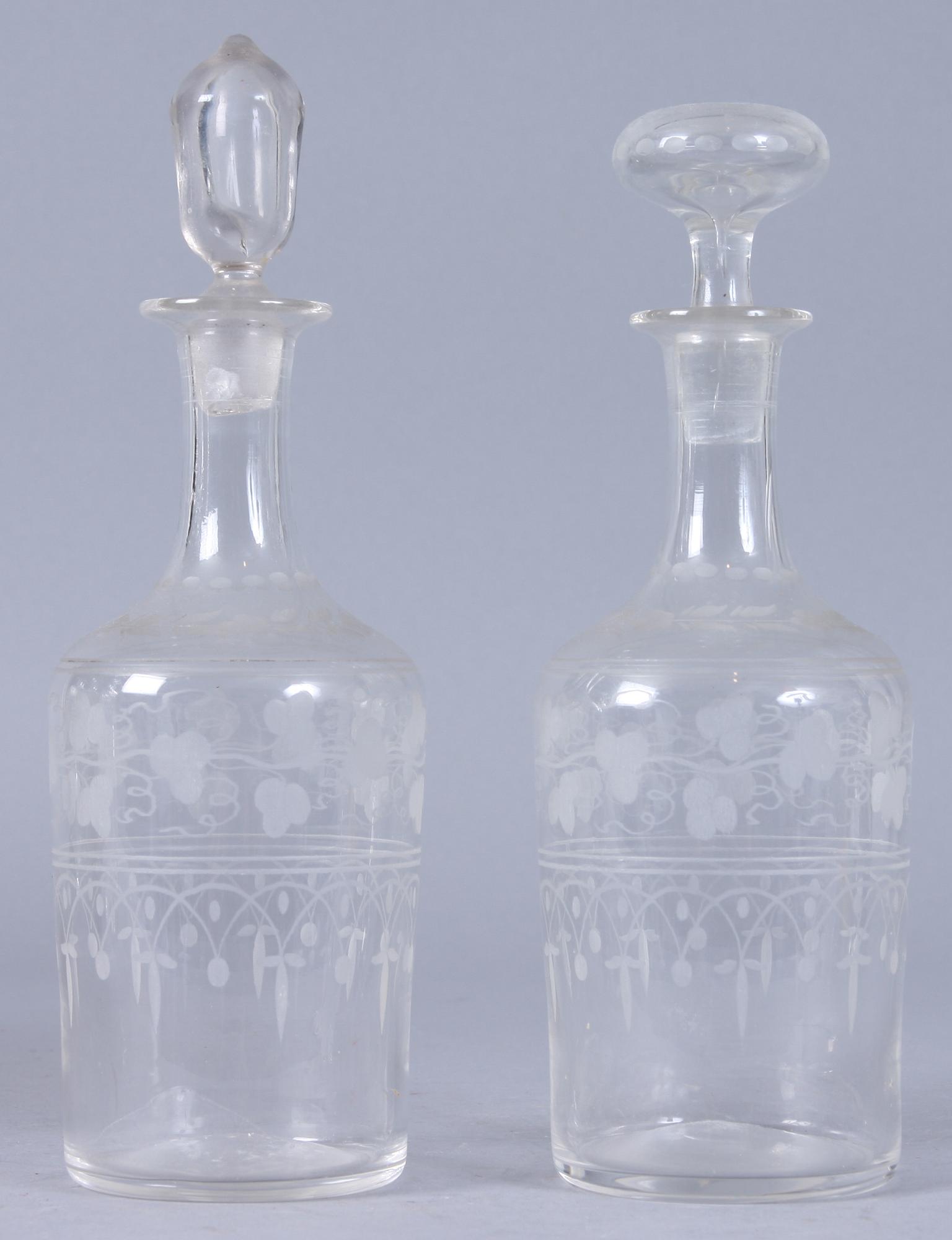 KARAFFER, 4 st samt VAS, glas, 1900-tal.