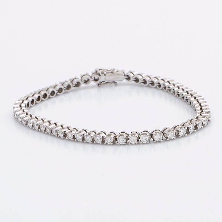 TENNISARMBAND 18K vitguld m 54 briljanter ca 3 ct.