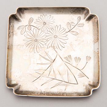 A Russian silver dish, assay mark of Aleksandr Timofeyevich Shevyakov, Saint Petersburg 1892.