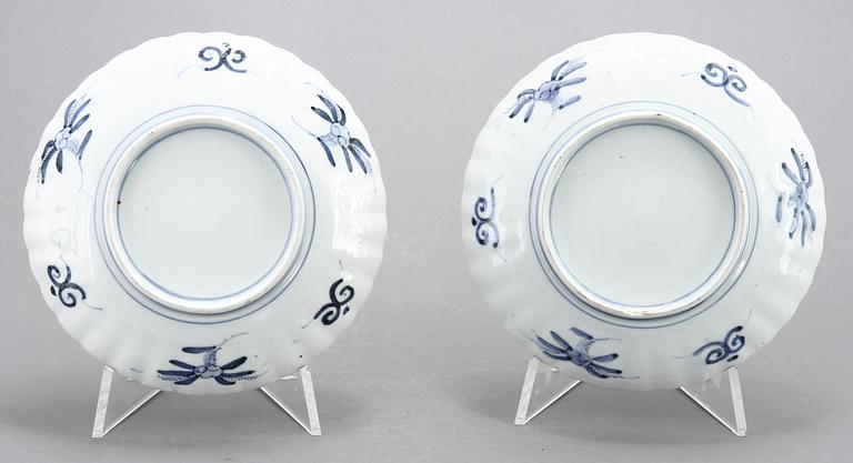 TALLRIKAR, 4 st, Kanton, Kina samt SKÅLFAT, 2 st, Japan, 1800/1900-tal.