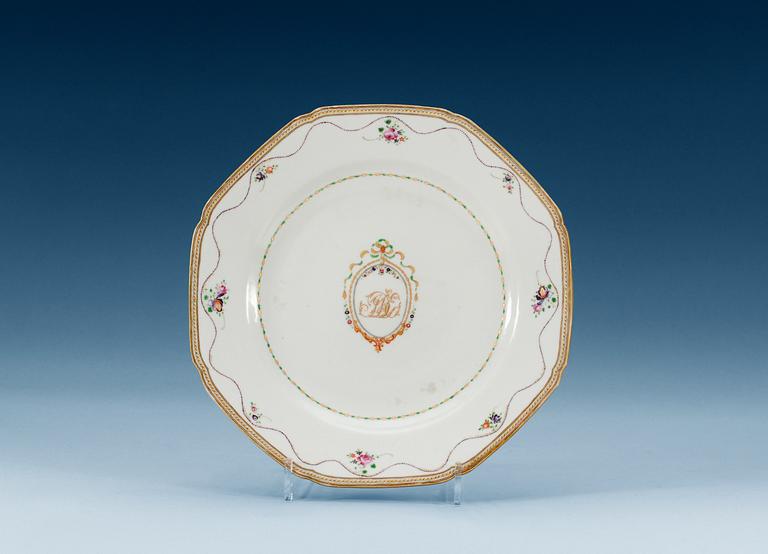 A set of six famille rose dinner plates, Qing dynasty, Jiaqing (1796-1820).
