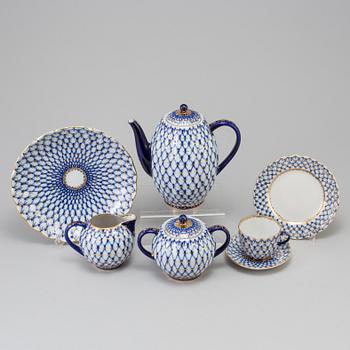 A 28 PIECES RUSSIAN PORCELAIN COFFEE SET FROM LOMONOSOV.