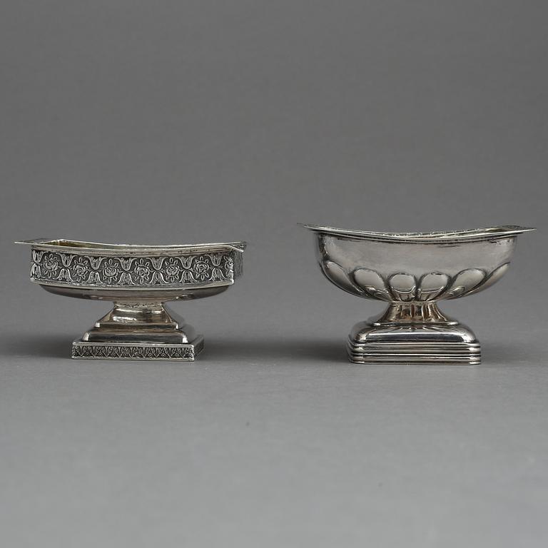 SALTKAR, 2 st. Empire, Ryssland, 1800-talets första hälft. Ett daterat 1822. Vikt ca 108 gram.