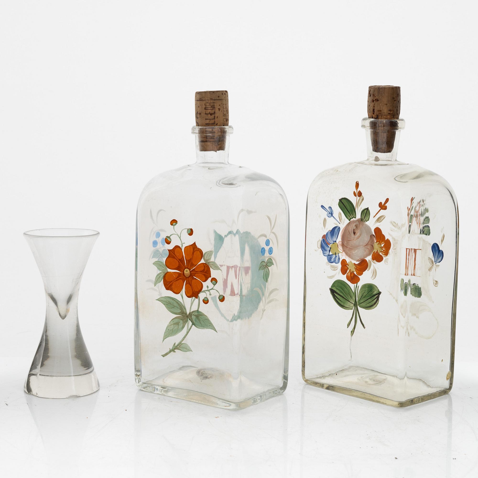 Schatull med pluntor och glas, 1800-tal.