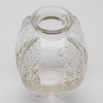 VAS, glas, "Chardon", signerad R Lalique, 1900-talets första hälft.