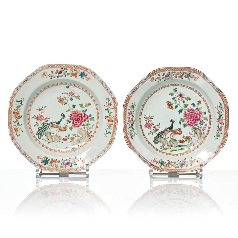 Sopptallrikar, 12 stycken, porslin. Qingdynastin, Qianlong (1736-95).