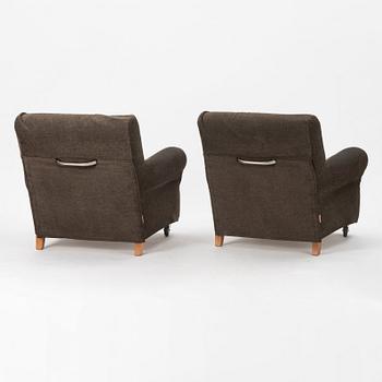 Antonio Citterio, "Nonna Maria", a pair of easy chairs and one ottoman, Flexform, Italy.