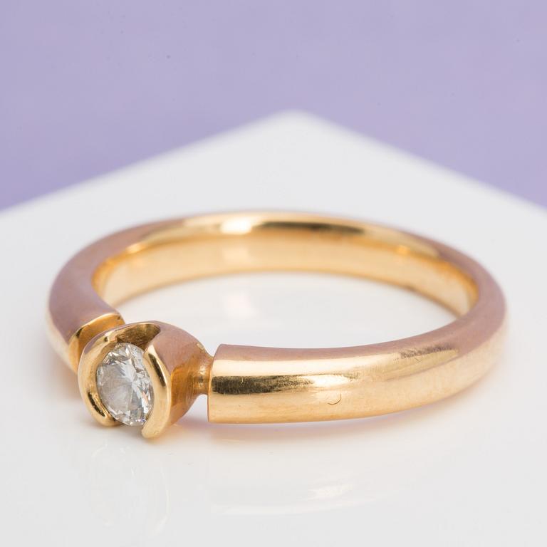 RING, 18K guld med briljantslipad diamant ca 0.17 ct.